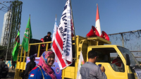 Demo BBM, Massa Buruh Konvoi di Jl Raya Bogor ke Balai Kota Depok
