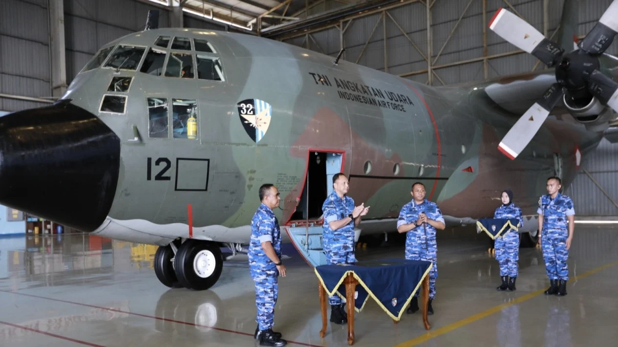 63c12d550bb8b-viva-militer-ksau-pimpin-tradisi-penghentian-operasi-pesawat-hercules-tni-au_1265_711